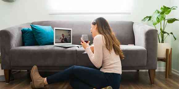 How to Emotionally Connect in a Long Distance Relationship