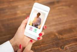 10 Tinder Bio Tips to Up Your Online Dating Game